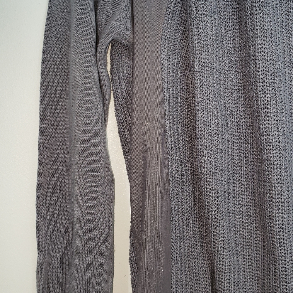 Gray top - Picture 2 of 4